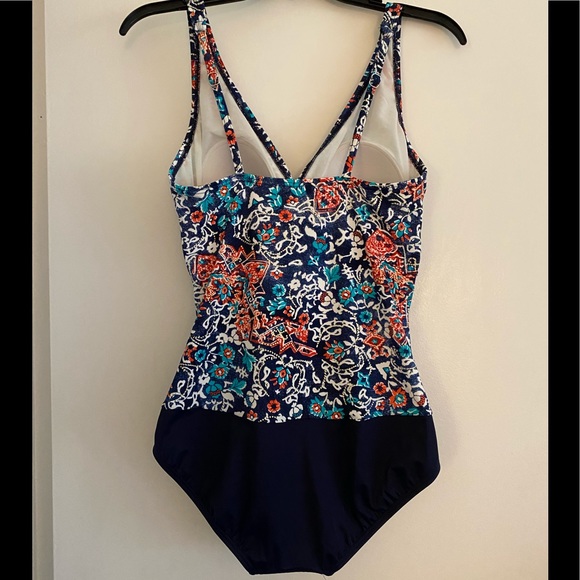 Women’s swimsuit - Picture 2 of 5